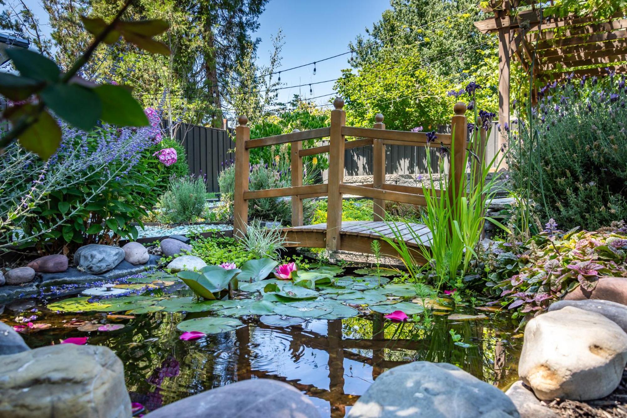 Chic Rv Retreat, Stunning Yard In Roseburg Hotel Exterior photo